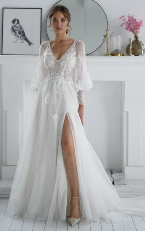 Elegant A-Line V-neck Tulle Wedding Dress with Appliques and Split Front-716432