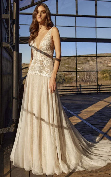 Modern Sleeveless A-Line Tulle Wedding Dress With V-neck And Low-V Back-716445