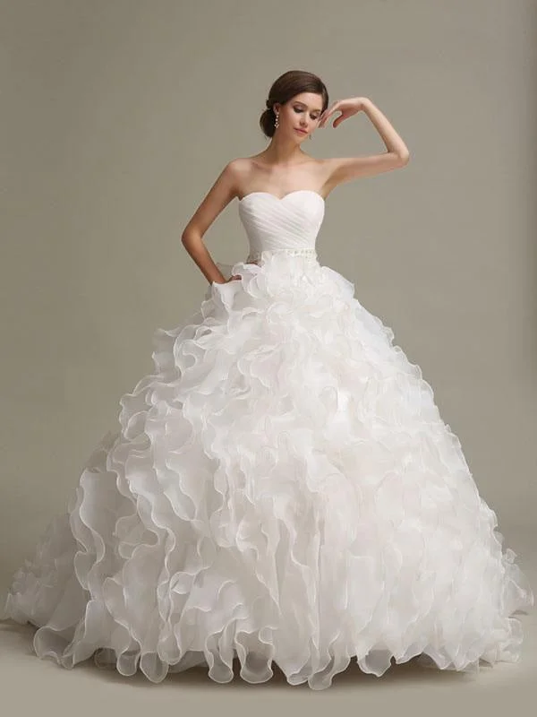 Wedding Dresses Princess Ball Gowns Strapless Sweetheart Neckline Pleated Frills Beaded Sash Tulle Ivory Bridal Dress With Train